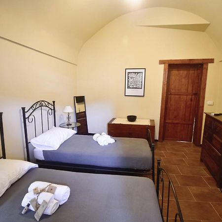 Domum In Petra Casa Nella Roccia Self Check - In Modica Exterior foto