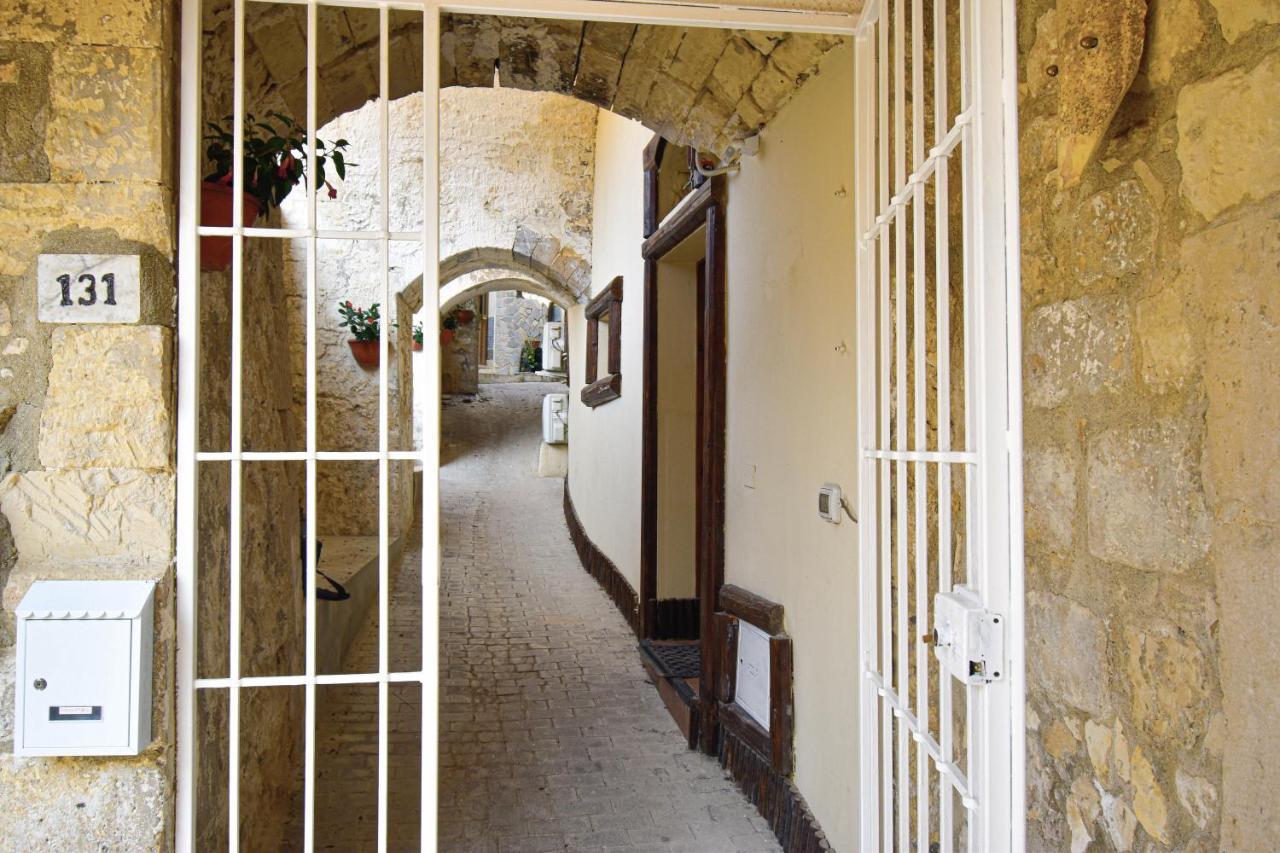 Domum In Petra Casa Nella Roccia Self Check - In Modica Exterior foto