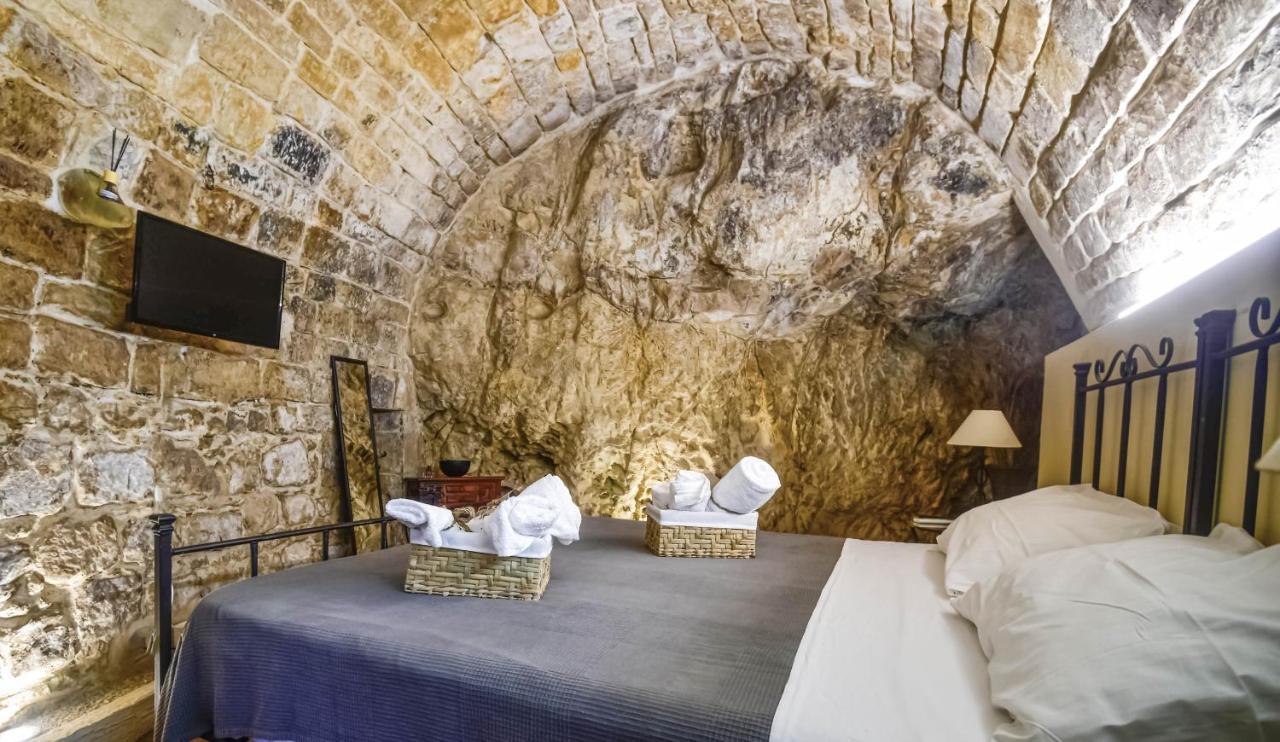 Domum In Petra Casa Nella Roccia Self Check - In Modica Exterior foto
