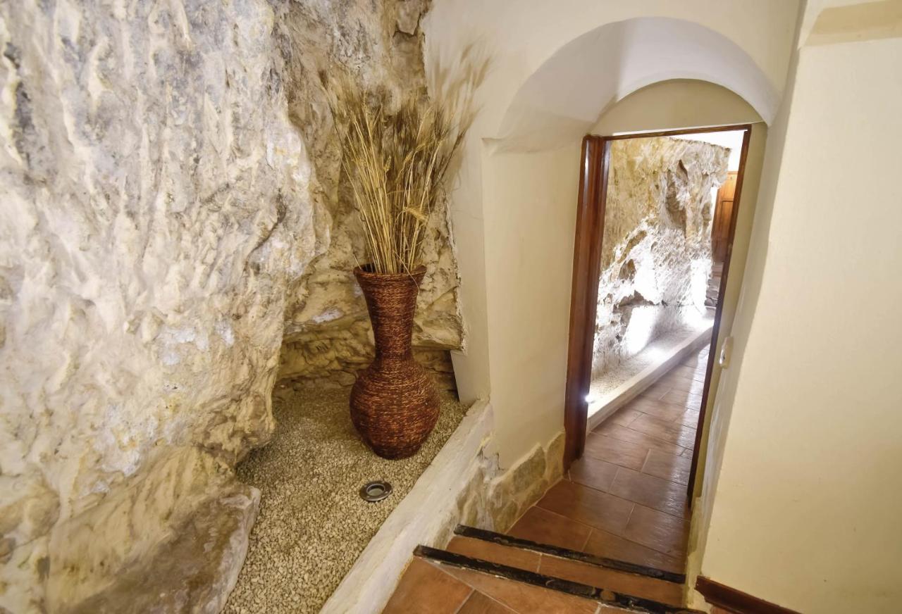 Domum In Petra Casa Nella Roccia Self Check - In Modica Exterior foto