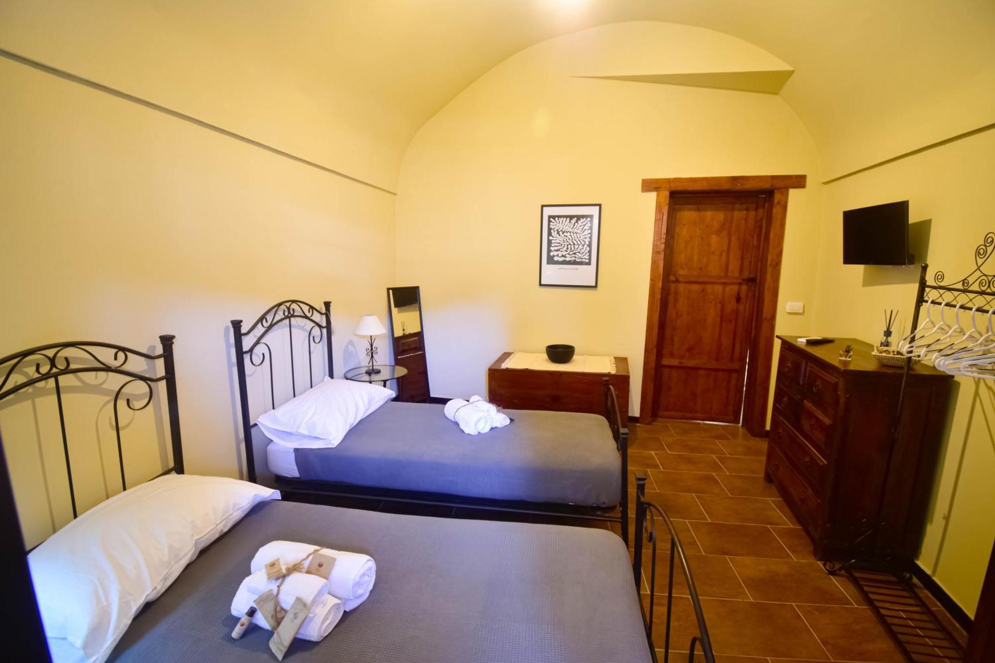 Domum In Petra Casa Nella Roccia Self Check - In Modica Exterior foto