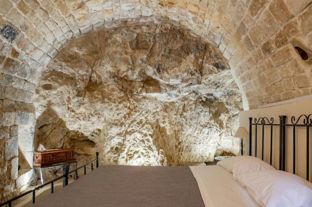 Domum In Petra Casa Nella Roccia Self Check - In Modica Exterior foto